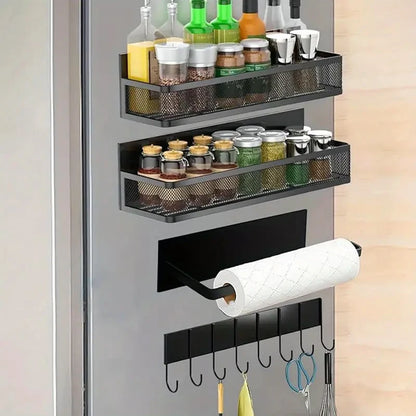 Set étagères magnétiques cuisine fixation sans perçage sur frigo noir IronKi avec épices et ustensiles
