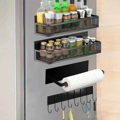 Set étagères magnétiques cuisine fixation sans perçage sur frigo noir IronKi avec épices et ustensiles