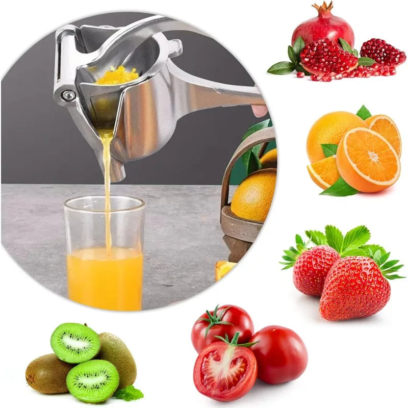 Presse-agrumes manuel aluminium premium sans BPA IronKi pressant un citron avec jus frais